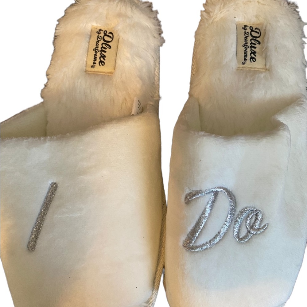 Slippers size large 9-10 women I Do